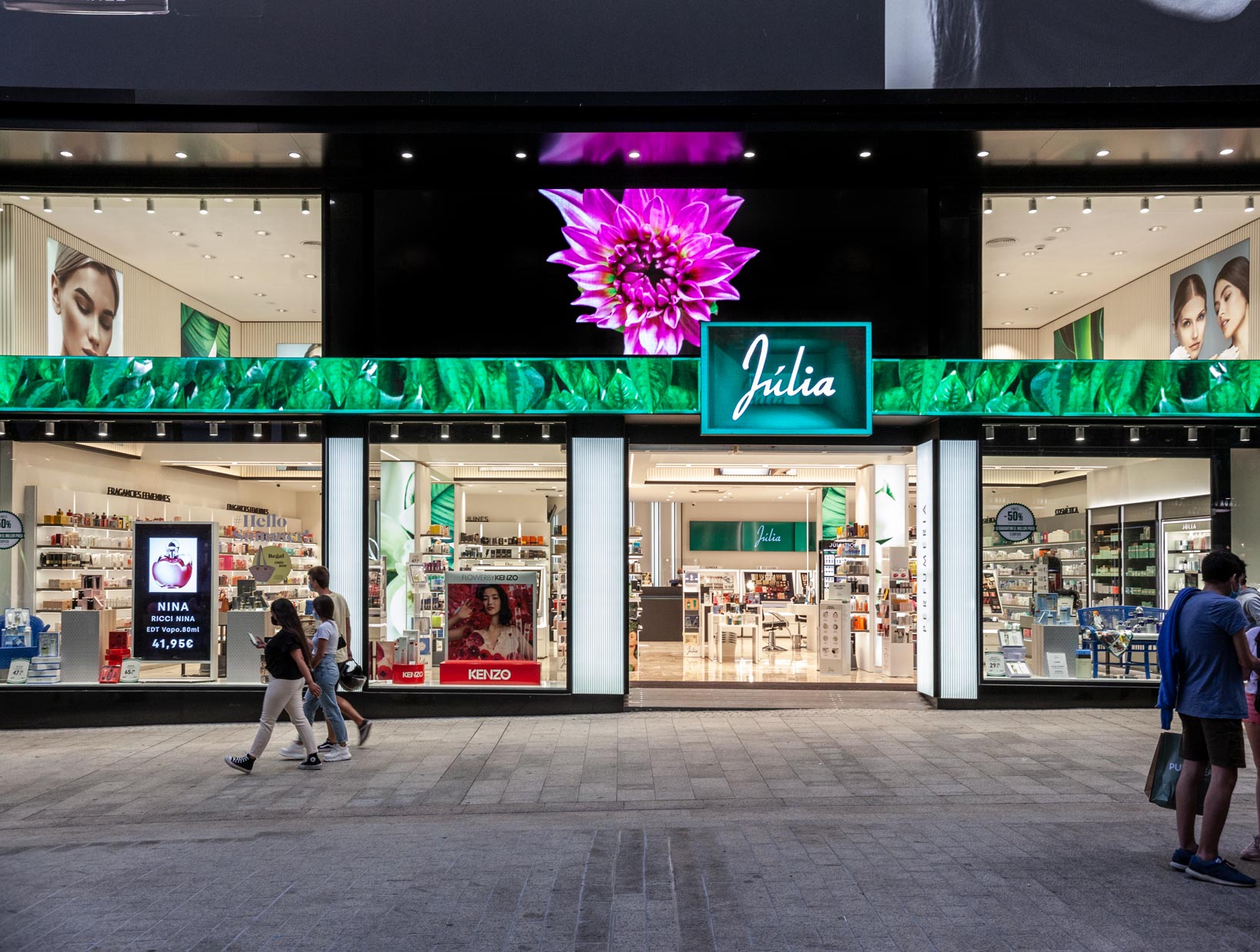Beauty Brand Uses Digital Facade At Store To Drive Brand, Traffic And Sales SixteenNine