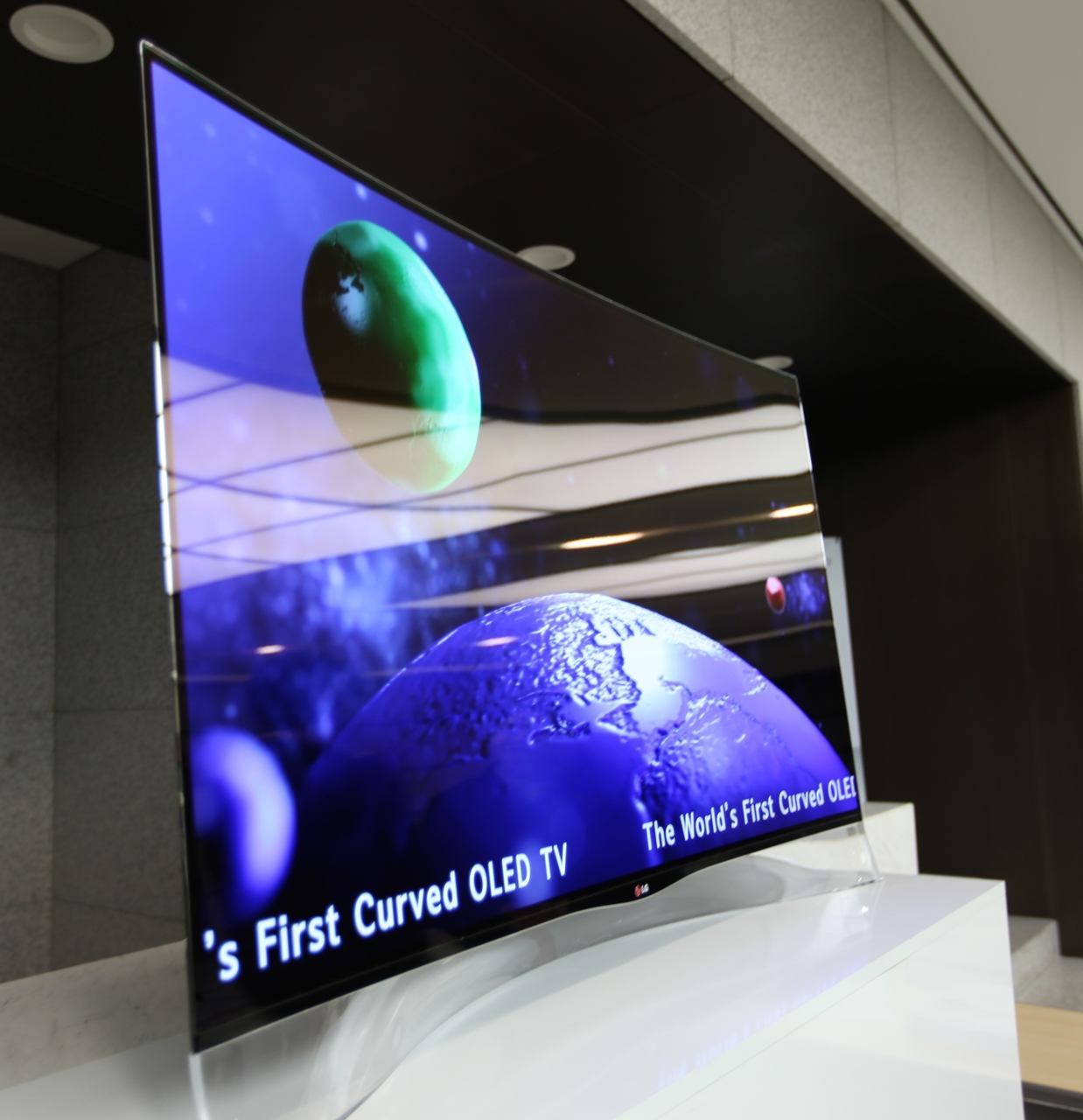 55-inch-Curved-OLED-TV_1