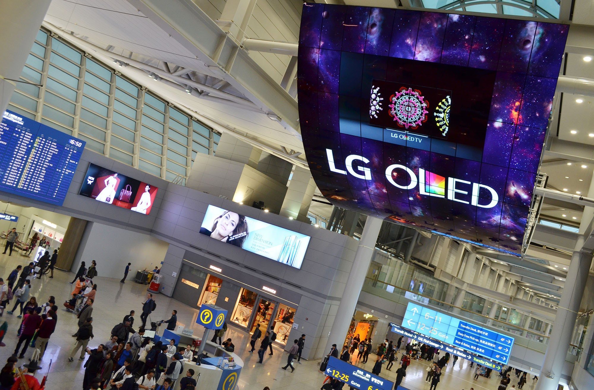 OLED-Signage-Incheon-Airport_21