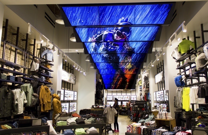 NEW YORK, USA - MAY 15, 2019: Oakley logo Sign on wall above store in  Manhattan. Oakley designs, develops and manufactures sports performance  equipment, lifestyle pieces Stock Photo
