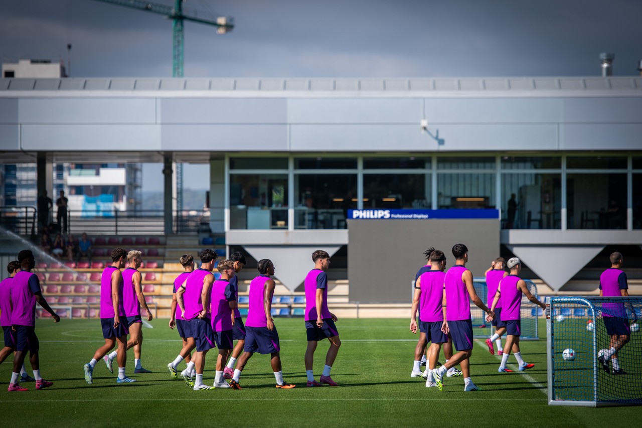 FC Barcelona has upgraded its Tito Vilanova training pitch with a new Philips Urban LED 7000 Series wall